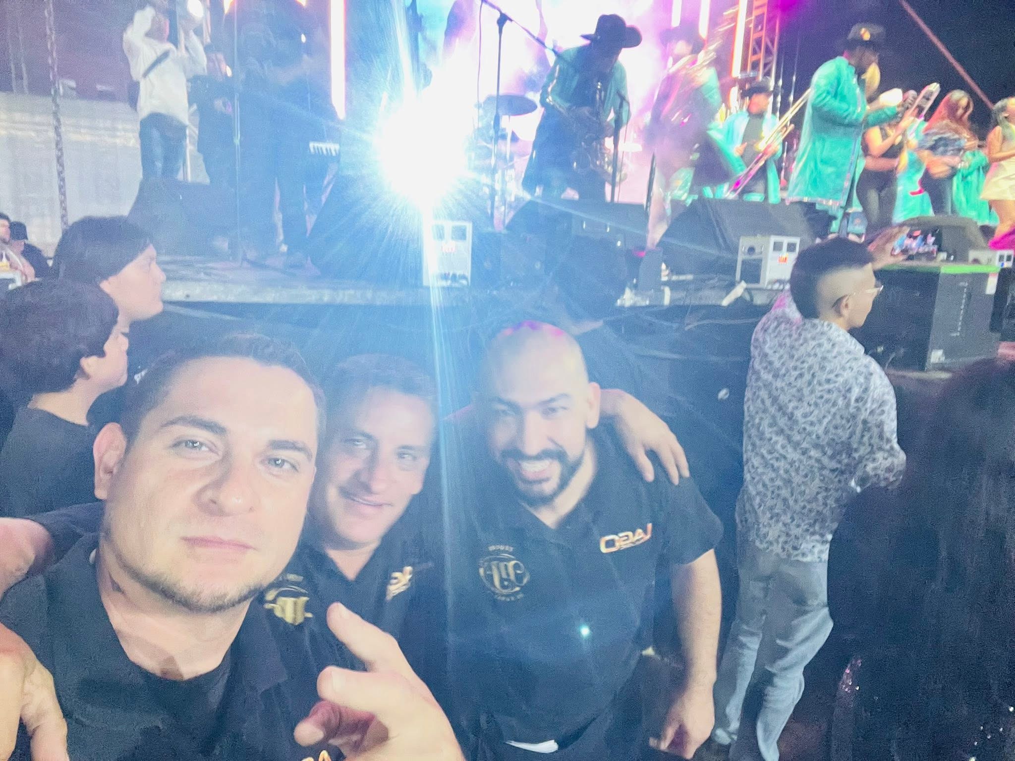 Taquiza en conciertos y eventos masivos por Pollo Toscano